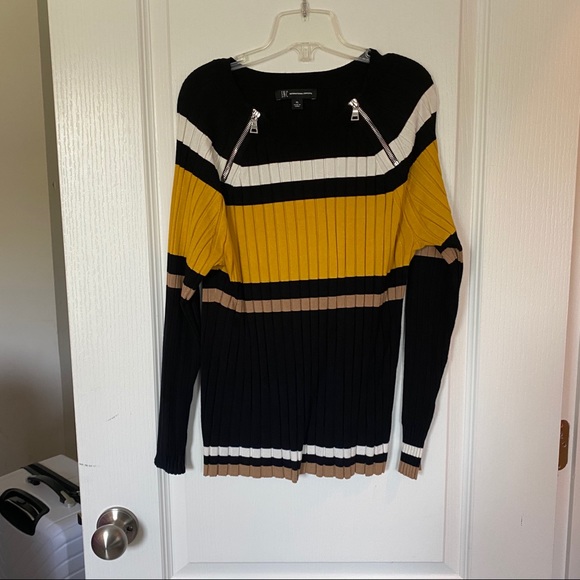 Sweaters - Multi colored fitted sweater with zipper✨